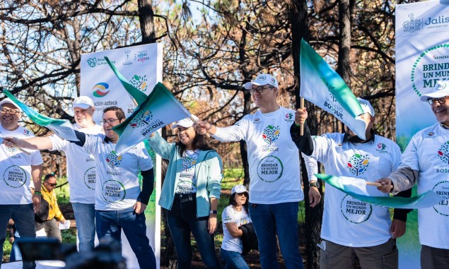 Participan cerca de 500 voluntarios en la jornada de reforestación del Bosque La Primavera.