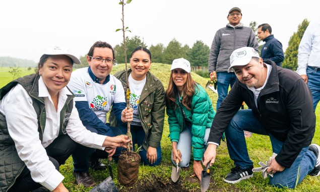 Reforestan 2,546 plantas polinizadoras y árboles en el Parque Ambiental Bicentenario