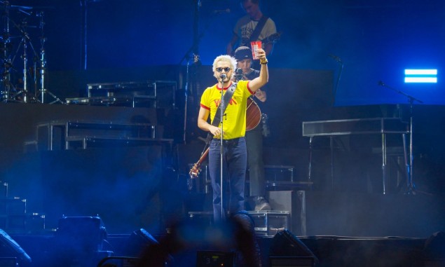 Morat le pide permiso a tu jefe para salir temprano del trabajo y disfrutar del Tecate Emblema